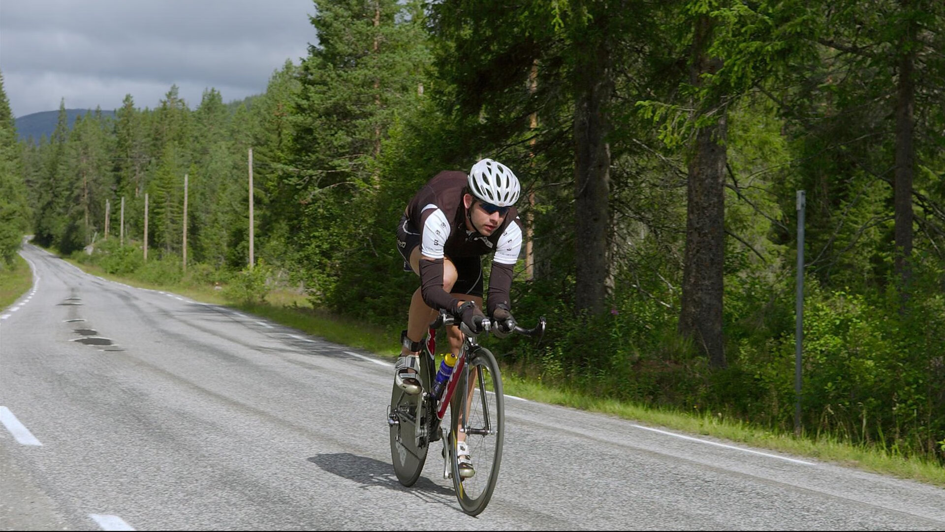 青少年“绿色环保”篮球场在重庆正式落成，改善青训硬件基础，重庆户外篮球场